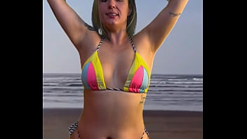 Deixei o garçom da barraca da praia de pau duro e pedir pra pegar e sentir o volume