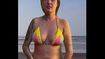 Deixei o garçom da barraca da praia de pau duro e pedir pra pegar e sentir o volume