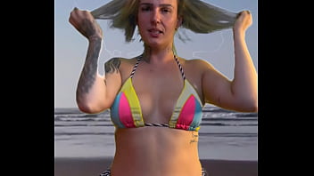 Deixei o garçom da barraca da praia de pau duro e pedir pra pegar e sentir o volume