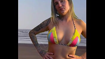 Deixei o garçom da barraca da praia de pau duro e pedir pra pegar e sentir o volume