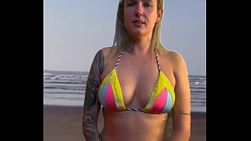 Deixei o garçom da barraca da praia de pau duro e pedir pra pegar e sentir o volume