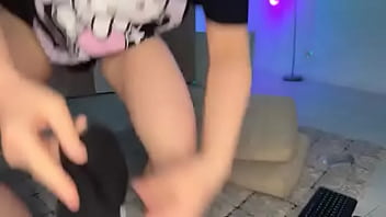 Fingering pussy and cumming homemade