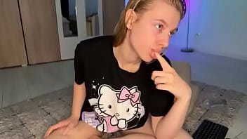 Fingering pussy and cumming homemade