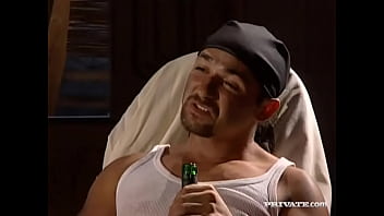 Loureen kiss opens wide for a huge wet load in her mouth