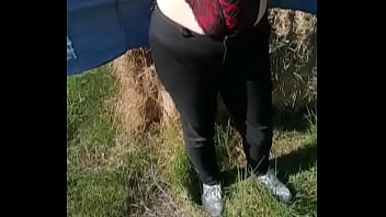 Si tu veux me retirer mon body on me prendre sur la botte de foin hummje te