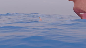 Mujer nadando es comida