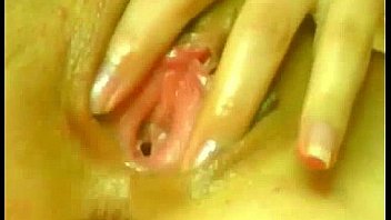 White girl with really wet pussy playing with herself on webcam