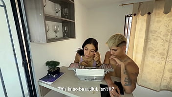 Mi pequeña hermanastra cree que yo soy gay y se lo demuestro que no soy con la mejor cogida de su vida