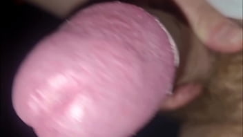 Sborrata in pubblico sega in auto con un cazzo enorme e gemiti intensi guarda come godo mentre vengo spiato dalle passanti curiose