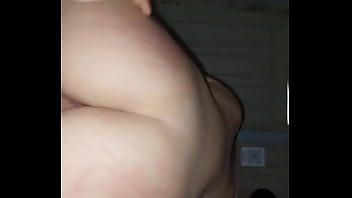 Novinha safada cavalgando bem gostoso e gemendo muito