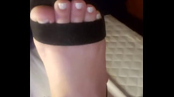 Gostosa dançando até ficar nua e gozar parte 3