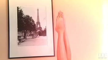 Take a tour of her nudity