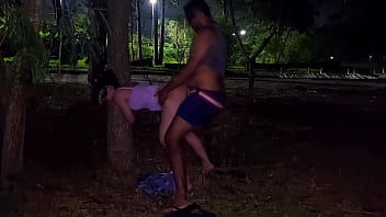 O tesao era tantanto que fudemos no parque publico