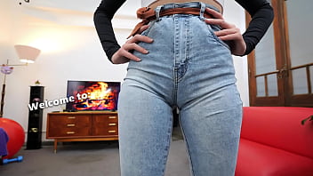 Super round ass puffy cameltoe in very tight jeans pawg babe