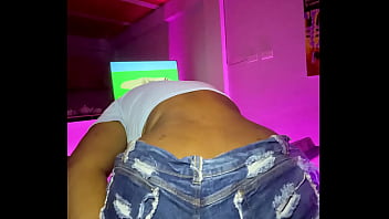 Hermanastra se porta mal ahora debo follarla