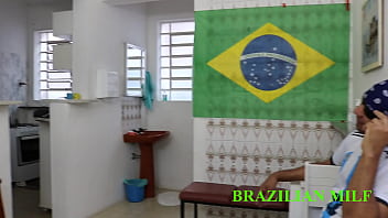 No intervalo do jogo fui na cozinha foder a coroa rabuda brasileira video completo no red sheer