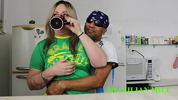 No intervalo do jogo fui na cozinha foder a coroa rabuda brasileira video completo no red sheer