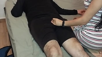 Hermanastra se come toda mi verga para que le ayude con sus trabajos de la universidad