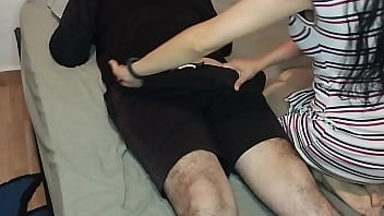 Hermanastra se come toda mi verga para que le ayude con sus trabajos de la universidad