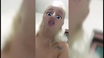 Gostosinha é flagrada em momentos de putaria