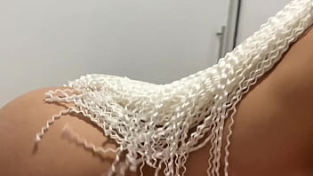 Comi a minha vizinha escondido