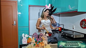 Agatha mama páscoa especial com a mama ganhei um ovo de páscoa e ele uma chupada e buceta grátis