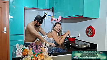 Mama studio páscoa especial com a mama ganhei um ovo de páscoa e ele uma chupada e buceta grátis