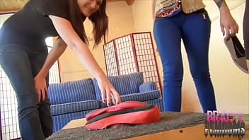 6 Overwhelming Stinky Feet thumbnail