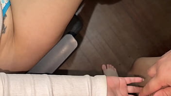 Mi ahijastro tiene un dolor en los huevos y yo lo ayudo a sanar