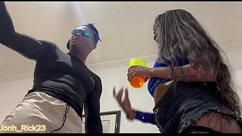 Botei a minha prima pra mamar e ela sentou gostoso na minha rola