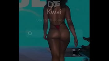 Gostosa Desfilando thumbnail