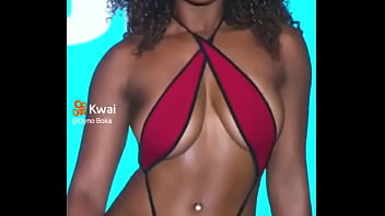 Gostosa Desfilando thumbnail