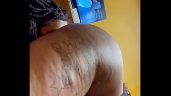 I love a tongue inside my fat round booty