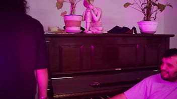 La fiesta del terror nos trae al domonio de vanemilfit para un gran trio video completo