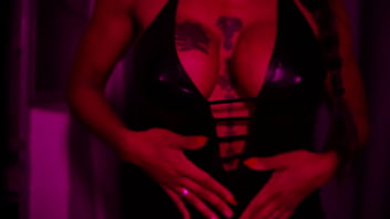 La fiesta del terror nos trae al domonio de vanemilfit para un gran trio video completo