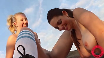 Hot mindi mink & samantha rone fuck during lesbian hiking date