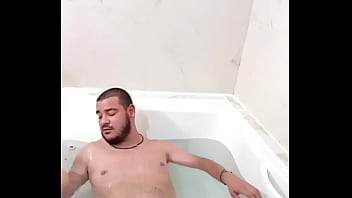 Perra entrega el culo por ir a jacuzzi