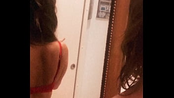 Quand je claque des doigts sois réactif sois à mes pieds sois maniable comme