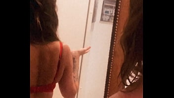 Quand je claque des doigts sois réactif sois à mes pieds sois maniable comme