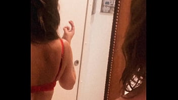 Quand je claque des doigts sois réactif sois à mes pieds sois maniable comme