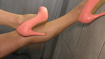 Strong stream pee on the wall and masturbate by magicwand in pantyhose and highheels