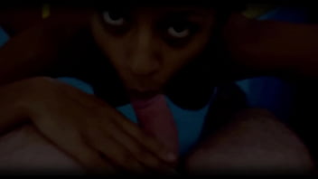 Na piscina do motel ganhando aquela mamada da negra sexy