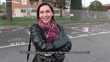 Esclusivo curvy italiana per 500€ si fa rompere il culo da uno sconosciuto english subtitles