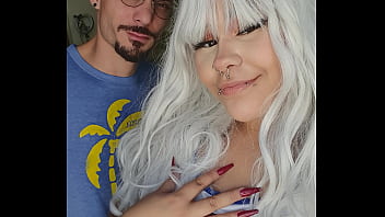 Big ninfeta provoca até ser macetada de fantasia