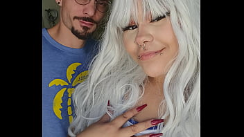 Big ninfeta provoca até ser macetada de fantasia