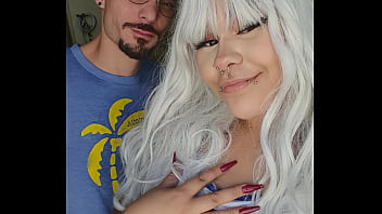 Big ninfeta provoca até ser macetada de fantasia