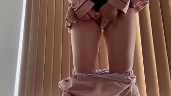 【女子大生のルーティン】 朝起きてパジャマでオナニーしたら甘い液でてきちゃいました。