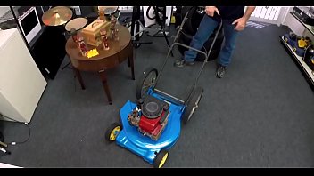 Non professional is tricked by man