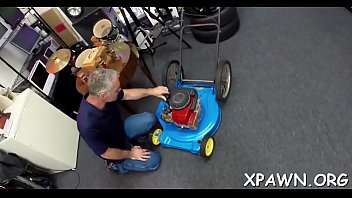 Non professional is tricked by man