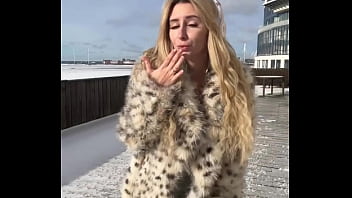 Don't you just wanna dance do you like to watch me dance